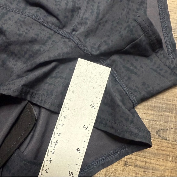 Vuori Women's Dash Shorts 2.0 Women's Size Small - Picture 7 of 9